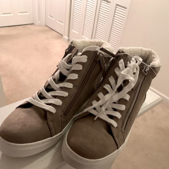 Sneakers - Picture 2 of 2